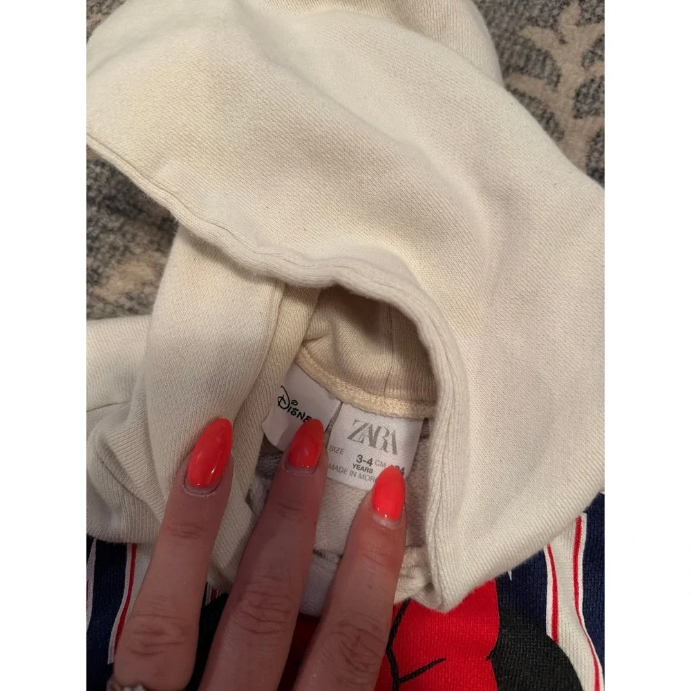 Zara Kids Disney Minnie Mouse Hoodie Graphic Sweatshirt Logo